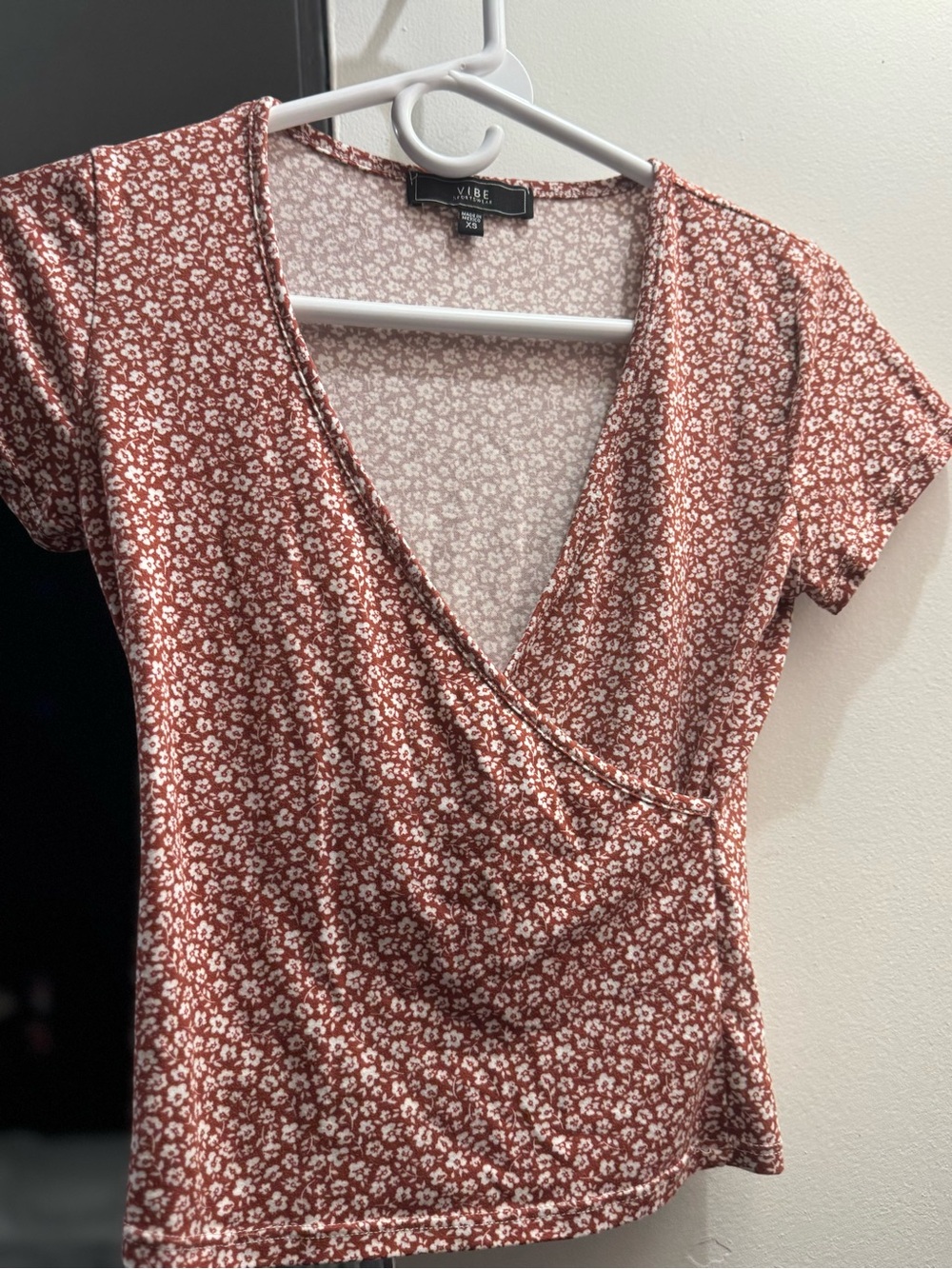 Vibe Rust Floral Wrap-Style Short Sleeve Crop Top